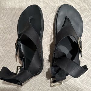 Black leather Sorel Roaming T-Strap Sandals